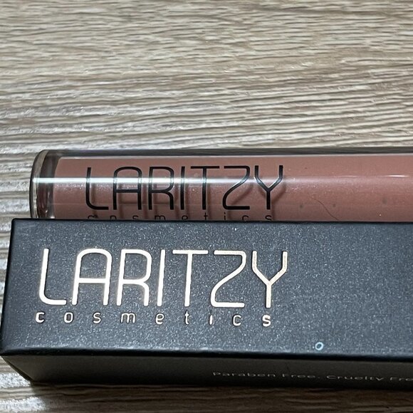 Laritzy Cosmetics BNIB Effortless High-Gloss Hydrating Lipgloss in Vibe - Picture 5 of 6